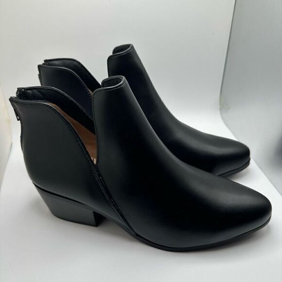 CUSHIONAIRE Women's Elodie Ankle Boot +Memory Foam 11 WIDE BLACK NEW - Picture 1 of 7
